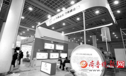 金博會(huì)上，各參展企業(yè)站臺(tái)已經(jīng)搭好。